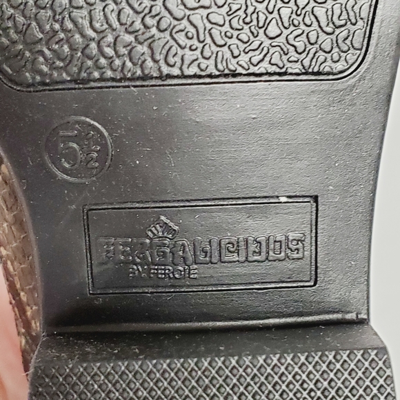 Fergalicious by Fergie Women's Wilder Ankle Boot - Picture 11 of 11